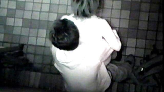 Madre x casero español e hijastra comparten chico y semen